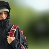 春行无界：黑冰软壳与薄抓绒，通勤户外全天候全能穿搭