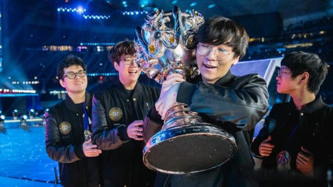 9 月 28 日 Ruler 斩获 LCK 年度总决赛 FMVP,如何评价他的表现?