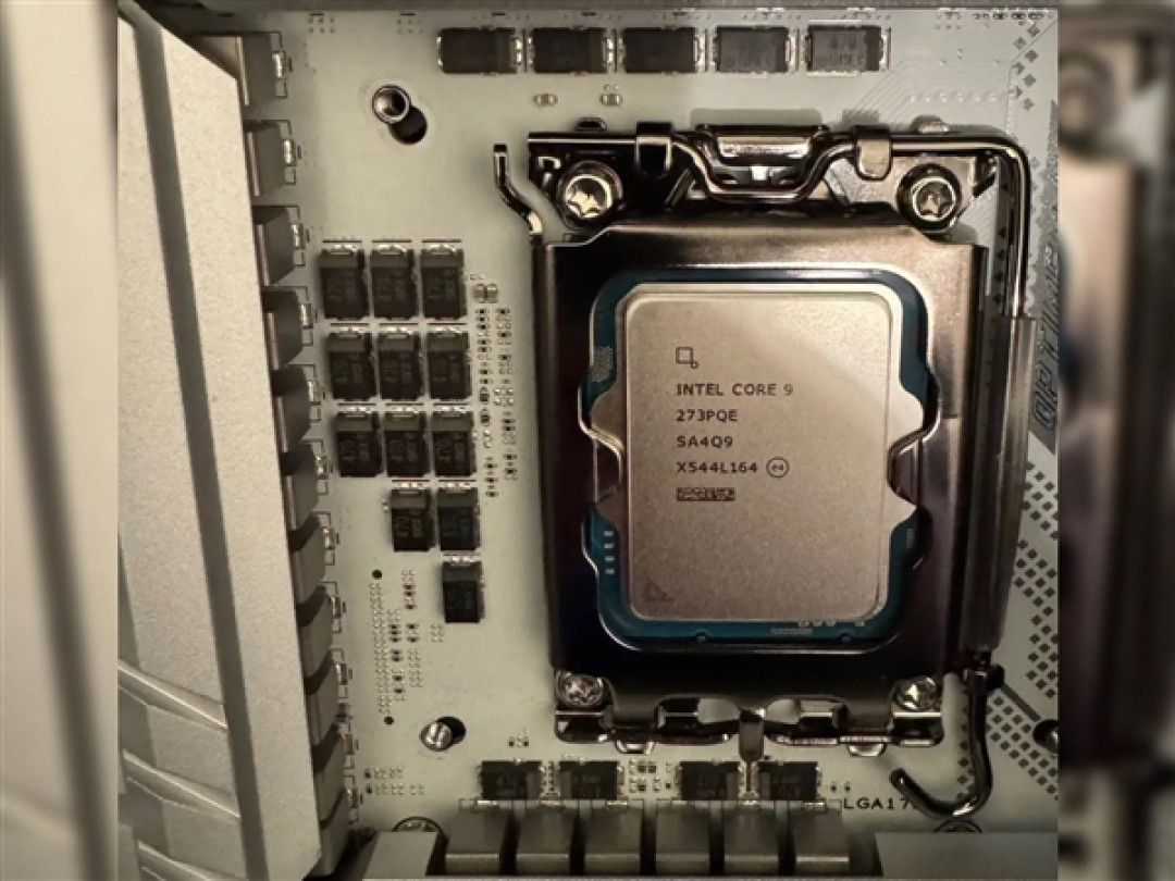 12个纯P核+无E核!Intel酷睿9 273PQE现身Z790主板