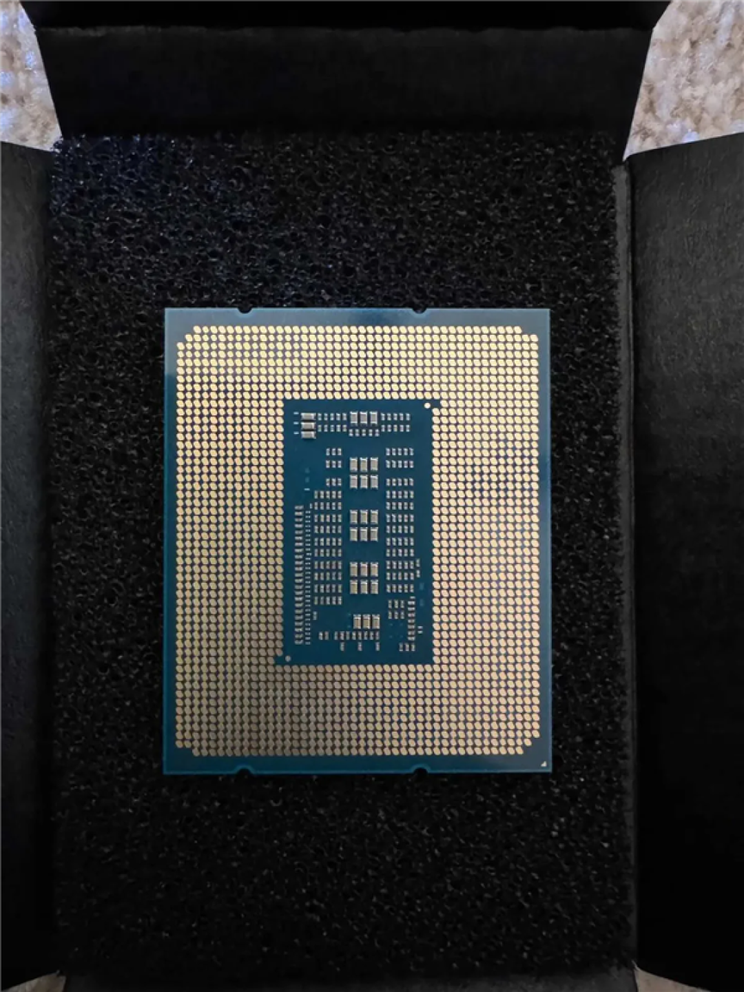 12个纯P核+无E核!Intel酷睿9 273PQE现身Z790主板