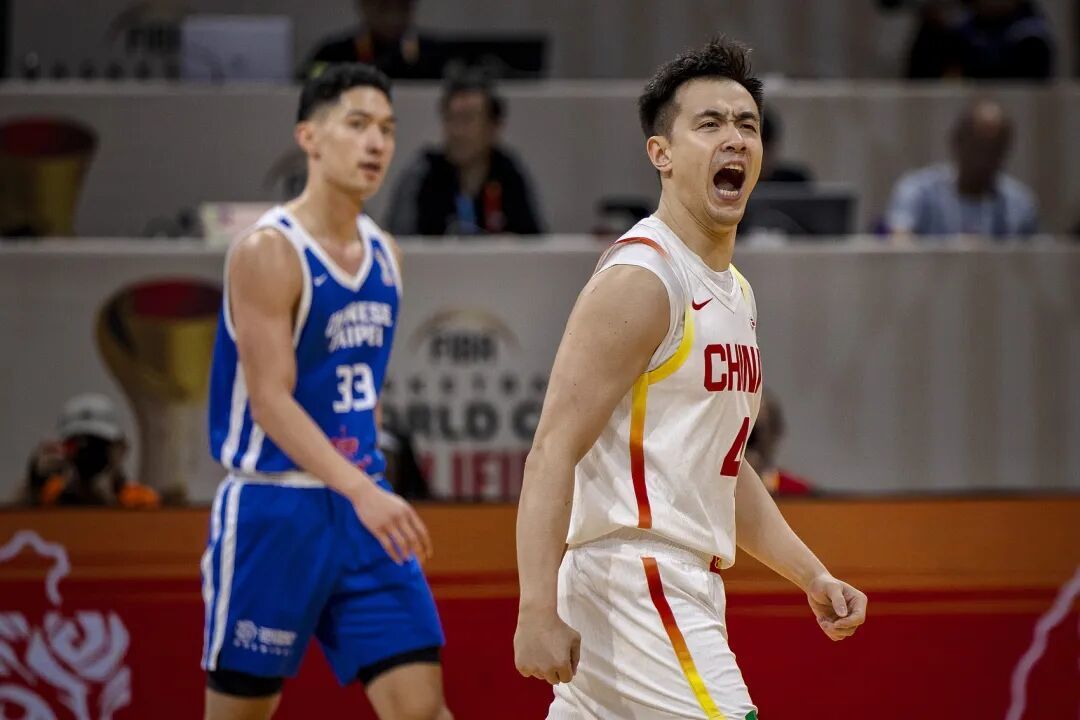 看爽了!中国男篮再次超级大逆转!赵继伟牛逼!朱俊龙太强了...