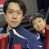 国乒包揽WTT新加坡大满贯单打冠军，孙颖莎绝境逆转创历史