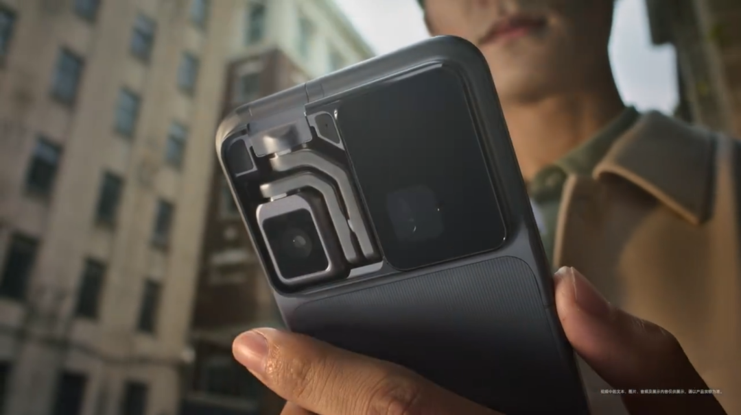 告别“黑方块”!荣耀Robot Phone:手机界的“变形金刚”来了