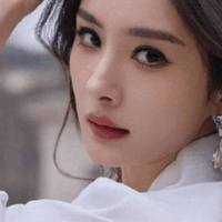 杨幂18宫格新照封神，短靴裹腿美到窒息，37岁身材碾压少女！