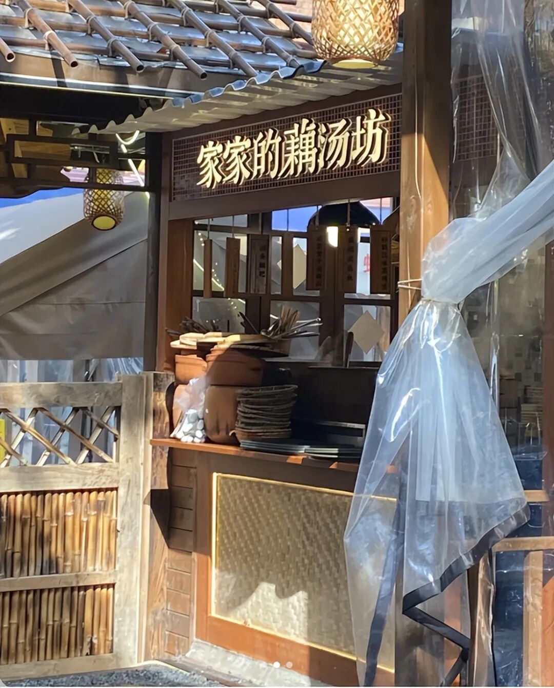 排队3小时!一碗藕汤,一锅黑鸭煲,撬动一个菜系的全国突围