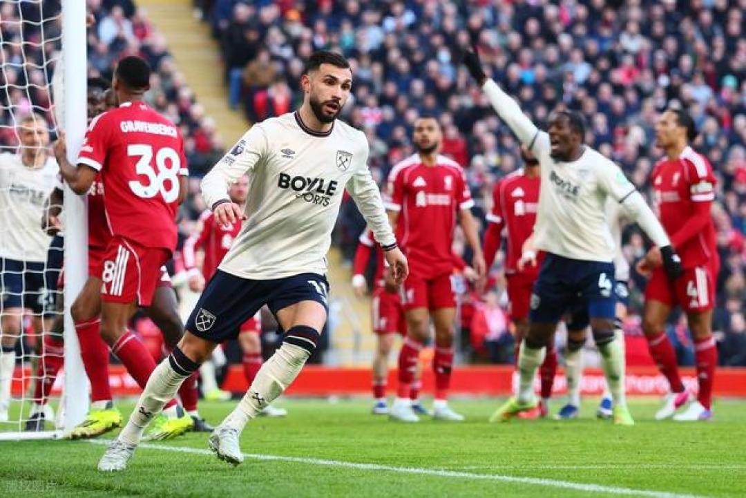 随着利物浦 5-2 ,曼城 1-0 ,英超最新积分榜出炉!欧冠区彻底乱了