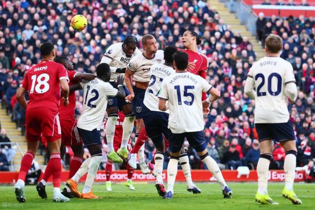 随着利物浦 5-2 ,曼城 1-0 ,英超最新积分榜出炉!欧冠区彻底乱了