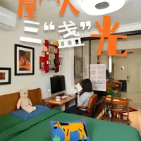 在北京花430万买房，委屈三年，迟来的主卧“光”打造
装修时随手选的吸顶灯，委屈主卧三年了
当时想着灯能亮就行，简约款不会出错
结果晚上开灯曝光一片，想躺着看个书都刺眼
终于！咬牙换了明基Aora全空间大主灯
一装上整个卧室质感都不一样了✨
#宅家好物n选1 #宝藏生活家企划#护眼灯 #装修设计 #小户型