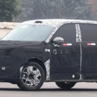 小米YU9实车曝光，竖状尾灯+无边框后视镜，大型增程SUV硬刚！