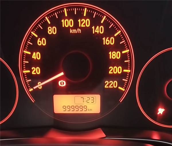 本田行驶999999公里后表显里程不再增加 车主有个疑问在线求解