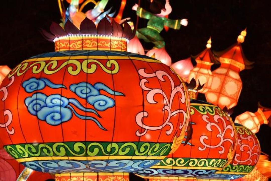 2026元宵夜现血色月亮!年度奇观怎么看?我帮老人把重点都划好了