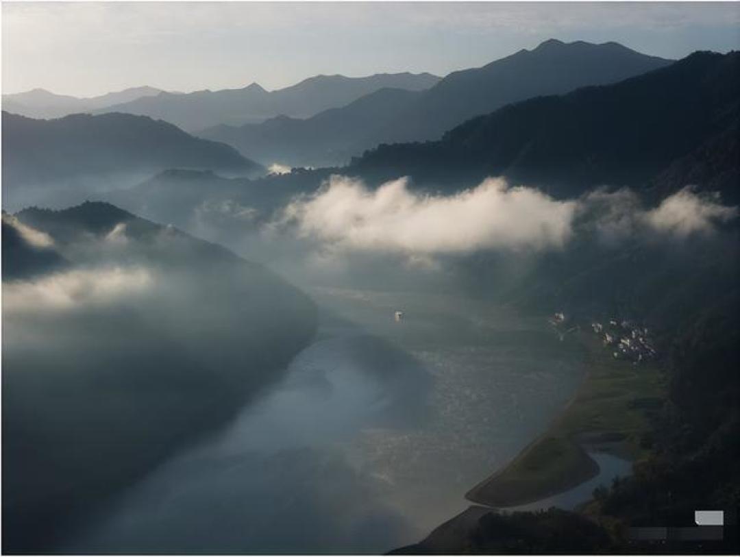 舟行碧波上，人在画中游，徽州最绝的水墨仙境——新安江山水画廊