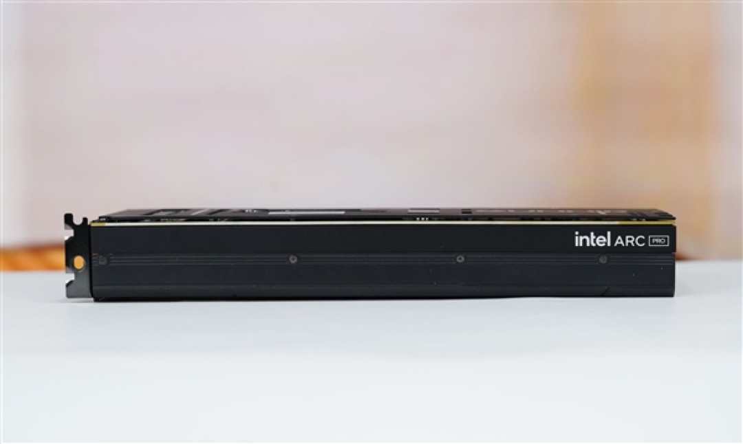 四张英特尔锐炫Pro B60显卡加持!长城世恒X-AIGC工作站图赏