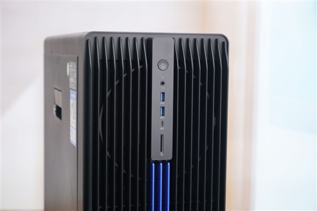 四张英特尔锐炫Pro B60显卡加持!长城世恒X-AIGC工作站图赏