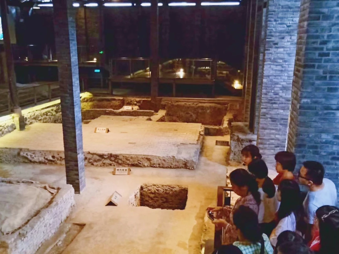 春熙路附近~在600年古酒窖里酿白酒‼️