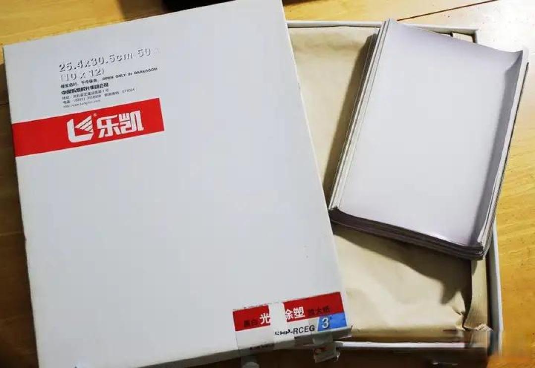 请问高手,如何自己在家冲洗照片?胶卷的那种…?