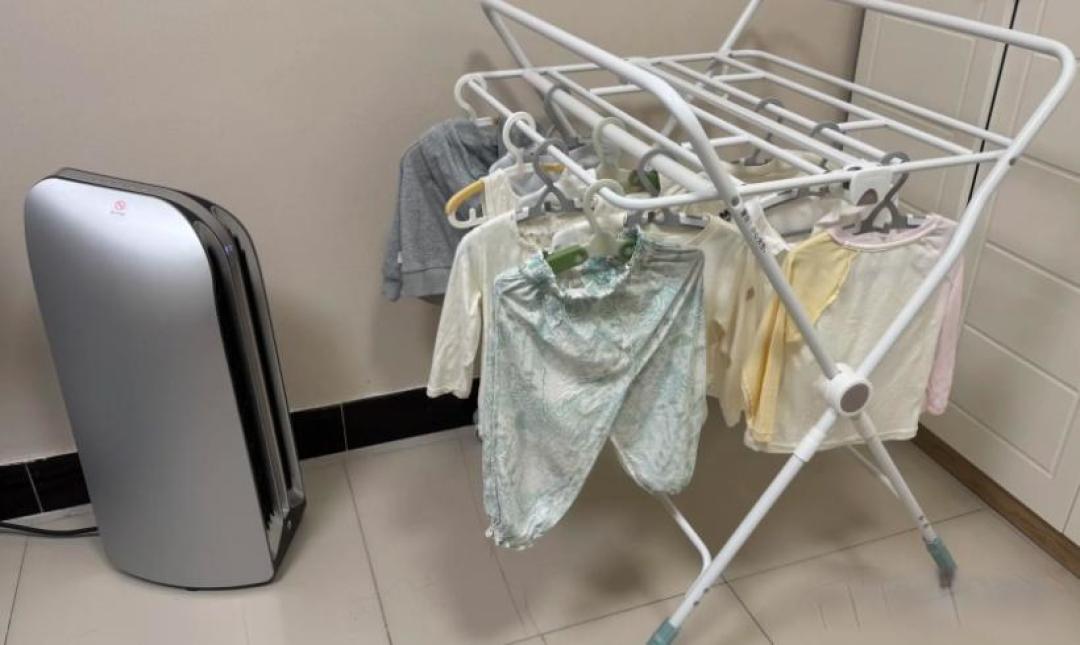 被网友的“衣服速干大法”惊到了，没有烘干机，那就自制烘干神器