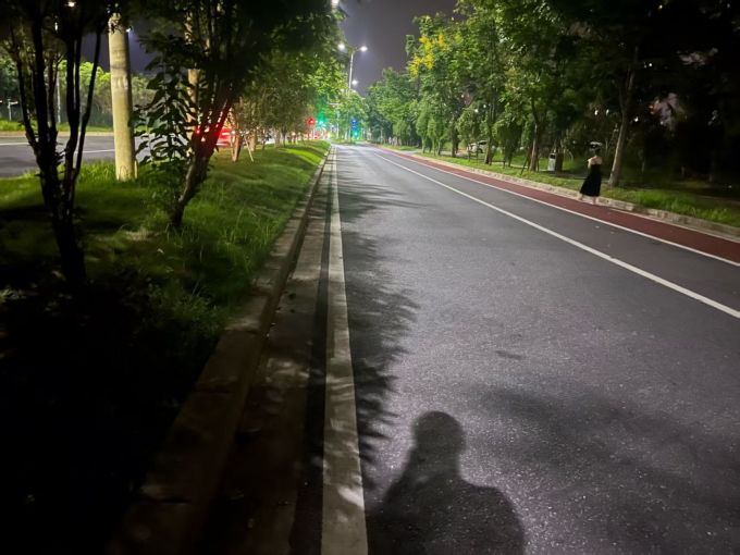 跑鞋