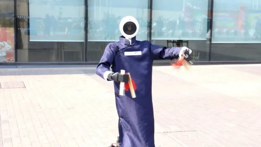 交通指挥、快板、说唱……嘿!天津机器人才艺真不少!