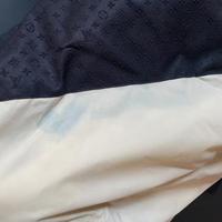 女子称2万多LV羽绒服穿3小时掉色，门店：不能沾水出汗