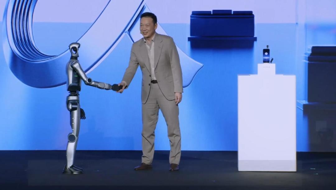 荣耀Robot Phone量产冲刺！2亿像素ARRI云台开启外场测试