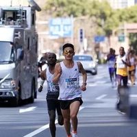 太燃了!刷新历史!2:05:57!中国马拉松再破纪录!力压日本顶级选手!亚洲第一!