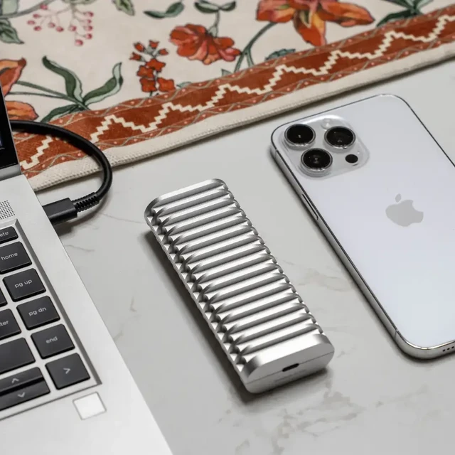 核心三防抗摔耐造，户外硬核存储利器 |  铁威马D1 SSD硬盘盒实测