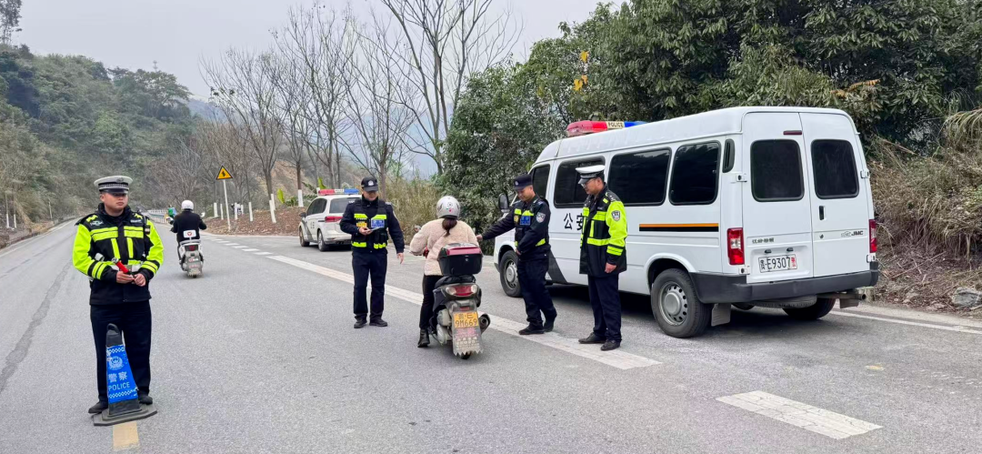 4月1日起,除了戴头盔,两轮三轮上路“3严查4严罚”,电动车、摩托车都在内