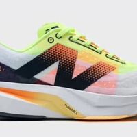 Rebel v4：轻量全能训练跑鞋