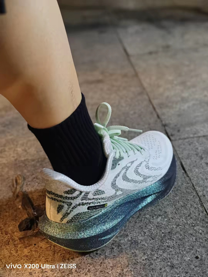 必迈跑鞋