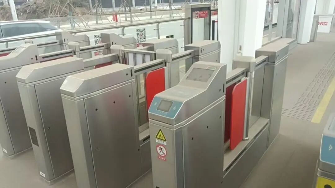 西北首条智轨停运:比公交载客多,比地铁造价低,为何跑不起来?