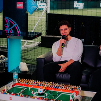 乐高MOC足球场 vs 官方套装？我们汇总了1800+玩家真实观点，结论在这