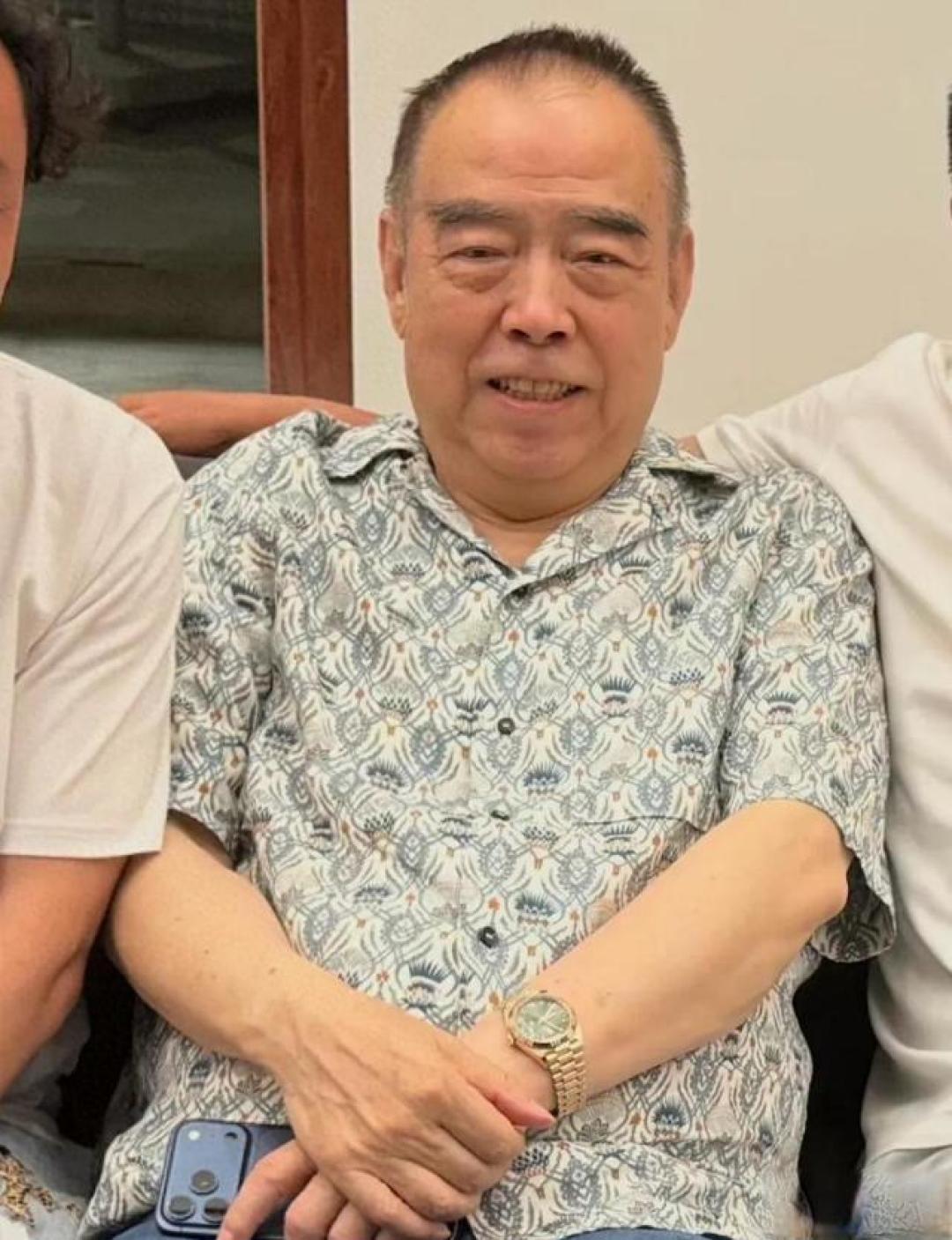 74岁陈凯歌在三亚豪宅过年,穿5万元皮鞋戴大金表,脸上有老年斑