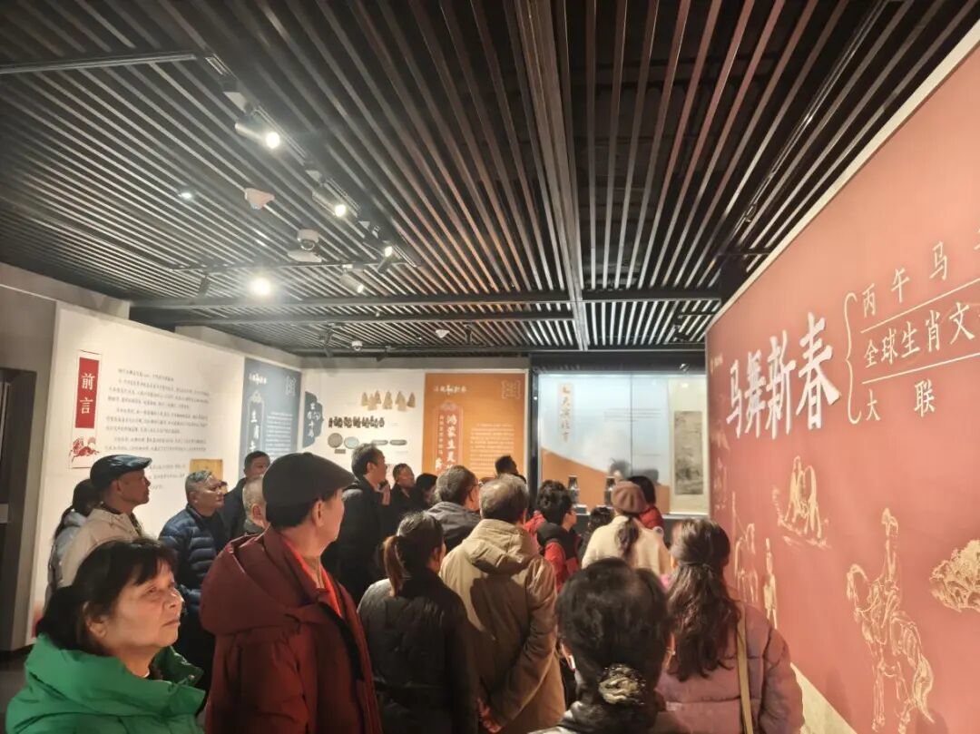 博物馆里春来早 金鞍玉辔启新章