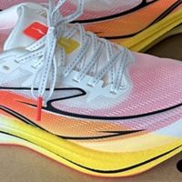 鸿星尔克2026无板跑鞋：舒适与颜值兼备