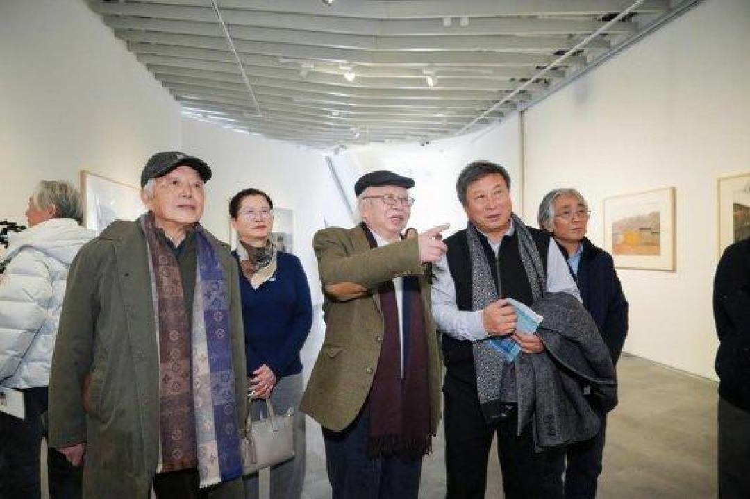 “静水流深—杜大恺艺术展”于青岛云上海天启幕