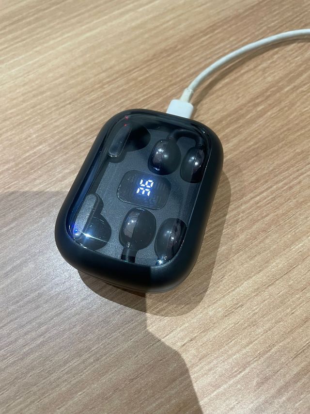 新升级四合二蓝牙耳机入耳式智能数显无线蓝牙耳机夹耳式