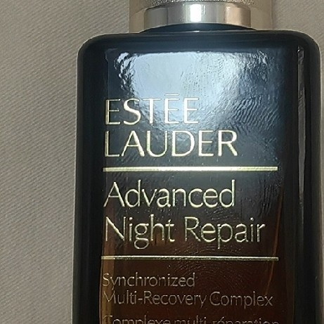 雅诗兰黛小棕瓶：肌肤的时光守护者