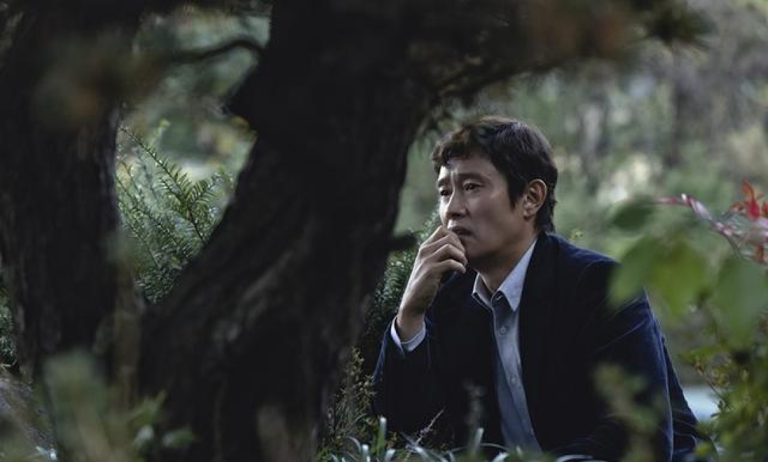 《无可奈何》上线,比中产失业更震撼人心的,是孙艺珍的软情色