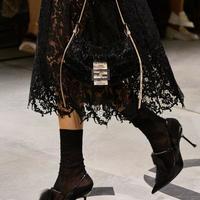 前Dior创意总监在Fendi的首秀🖤细节华美