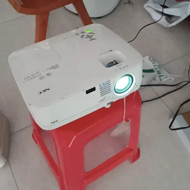 当年6499的高端投影仪，如今二手60块，亮度依旧能打！