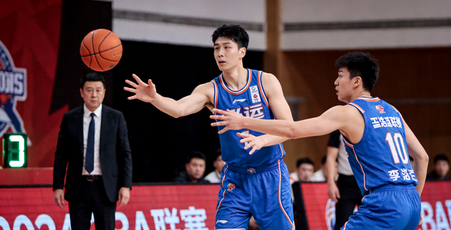 可惜！李弘权妙传空篮，王浩然走神漏接，郭士强当场换下训话
