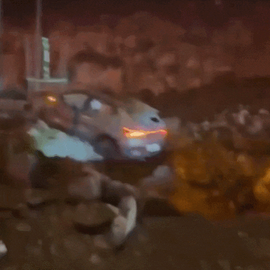 比亚迪硬抗导弹！车身完好没起火，车内人员仅轻伤