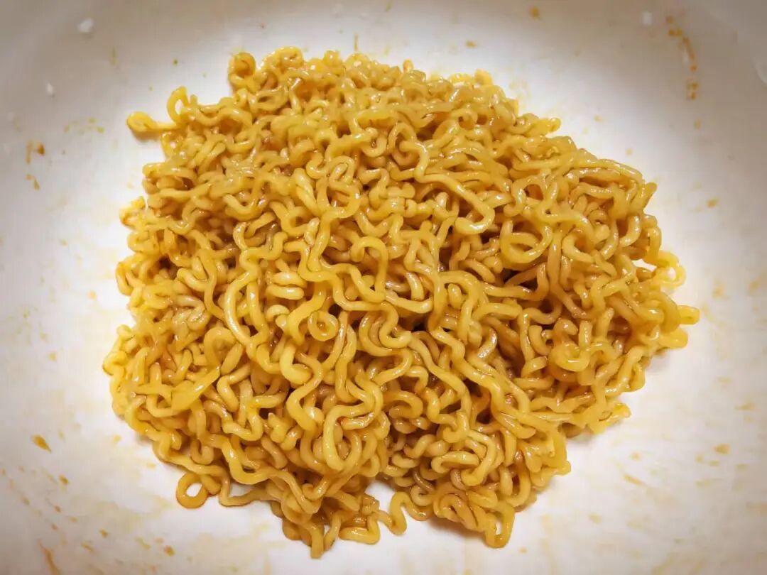 巨香,家常炒方便面,简单几步超入味儿,懒人快手餐,再也不用去外面买了,经济实惠,好吃到停不下来