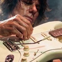 Jeff Beck 的“真实音色”全解析 —— 按时代、按器材逐段拆解。