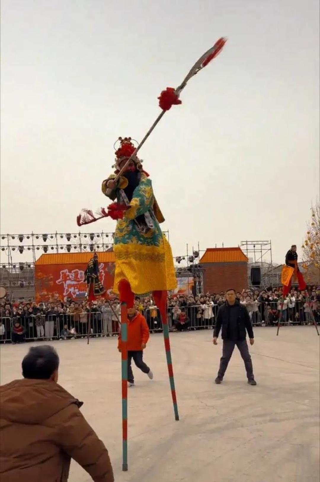 年味未尽,狂欢再续!来甘肃,赴一场从春节燃到二月二的社火盛宴。