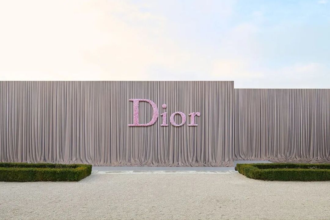 我们以 5 个关键词，和你走进 Jonathan Anderson 带来的 DIOR 高定首秀