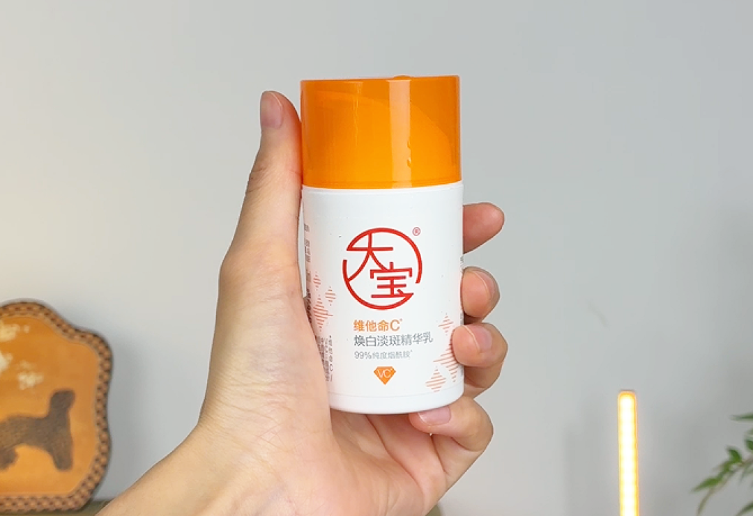 NO.430面霜测评：大宝VC精华乳，超便宜的白白精华~