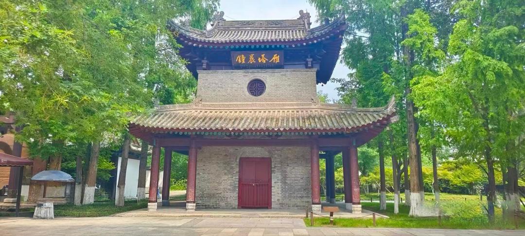 我喜欢看古迹、古建筑,请问去哪些地方比较适合?