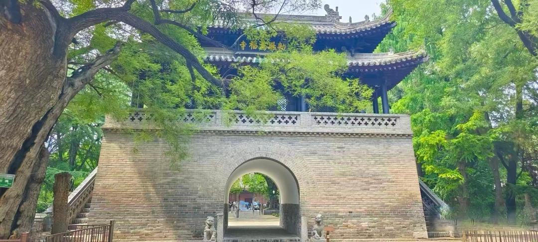 我喜欢看古迹、古建筑,请问去哪些地方比较适合?